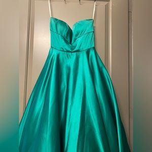 Sherri Hill women’s prom dress Green